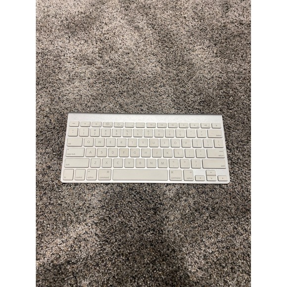 Apple Other - Apple Wireless Bluetooth Keyboard Silver Aluminum Model A1314 MC184LL/B Tested